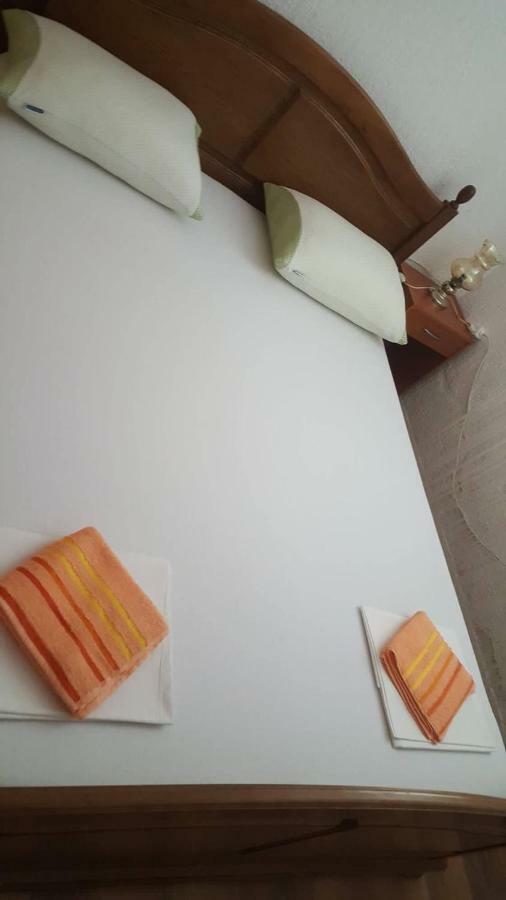 Apartman Zahira Karlobag Exterior photo